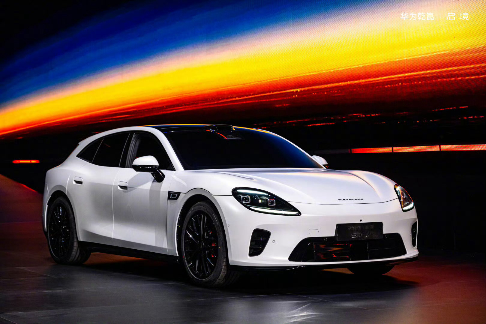 启境GT7比问界M6丑猎装车能做丑也挺厉害的。。。 