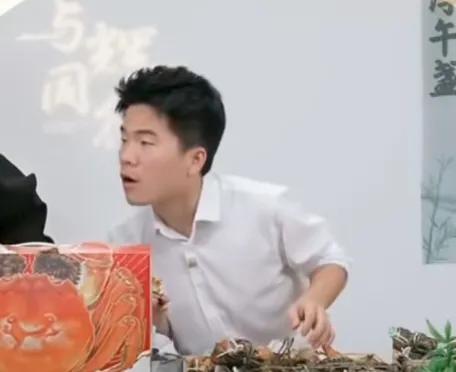宇辉听闻自己又上热搜内心有点忐忑
咋拉咋拉…[害羞][害羞][害羞][比心][比