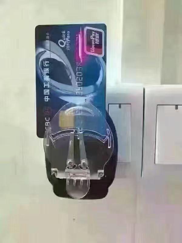 你不是万能充吗？你倒是给我充点呀。