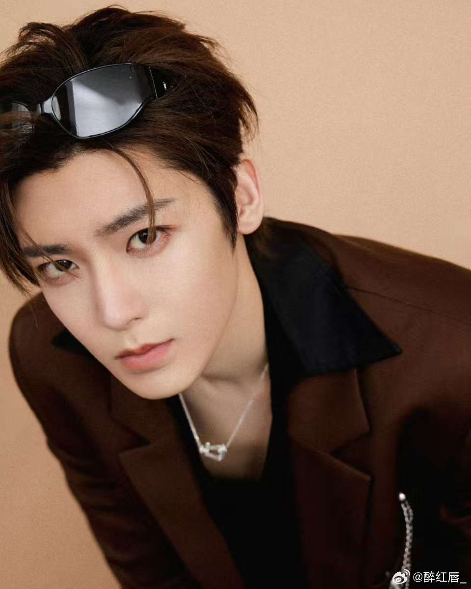 攻玉 终于等到攻玉影视化定主演，侯明昊出演蔺承佑，是剧组优先敲定的人选，单人过会