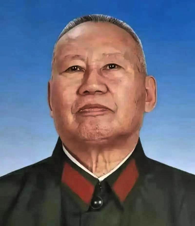 1978年，原空军副司令张积慧被撤职，被关了两年后，转业的他，到成都420厂当副