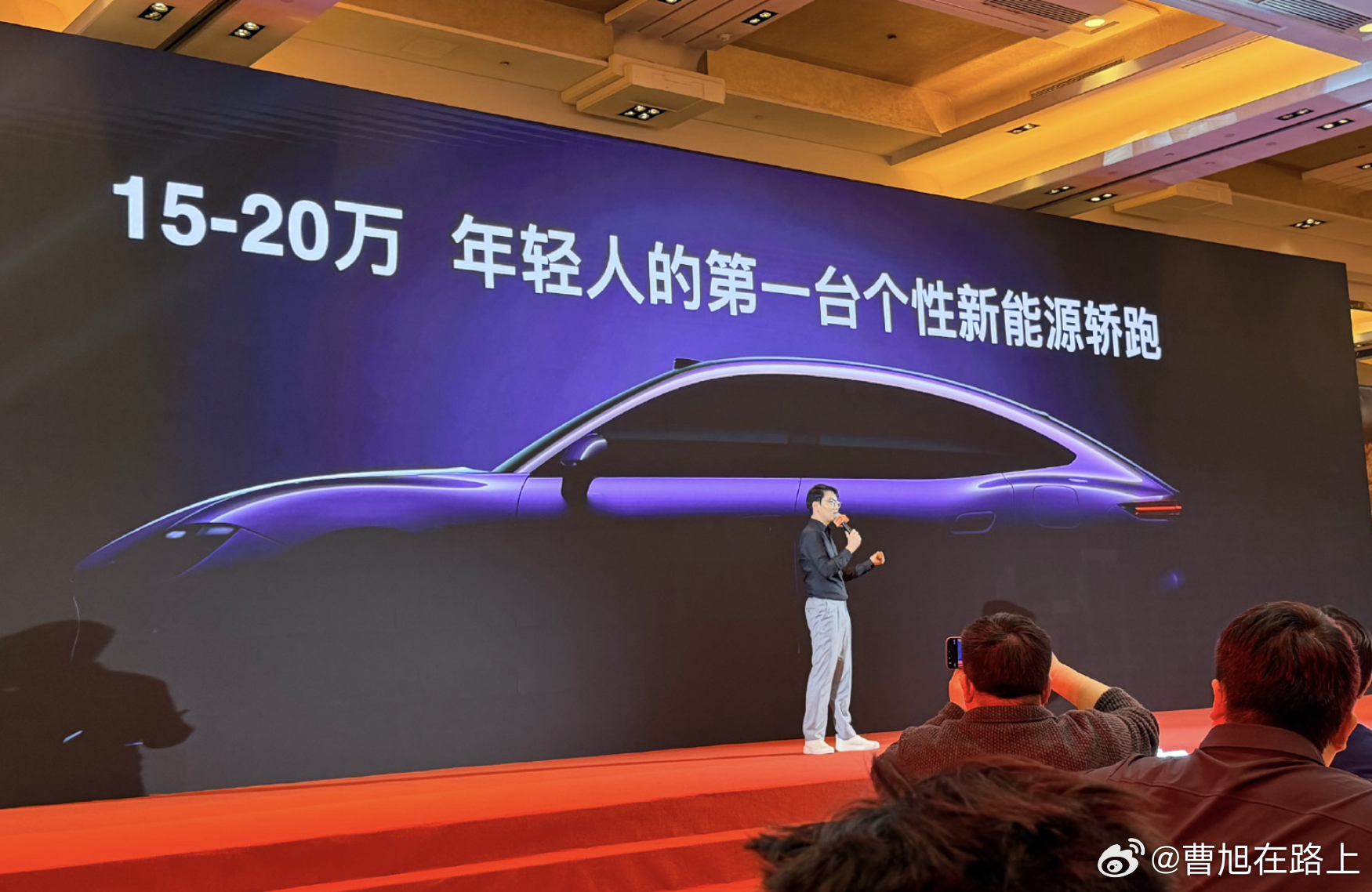 哈哈哈哈哈 年轻人招你惹你了年轻人好忽悠是么 我现在真特讨厌这定语基本上可以翻译