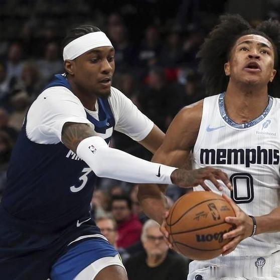 《戈贝尔7分小杰克逊30分！灰熊三阵球员集体爆发，掀翻联盟防守第一的森林狼》西部