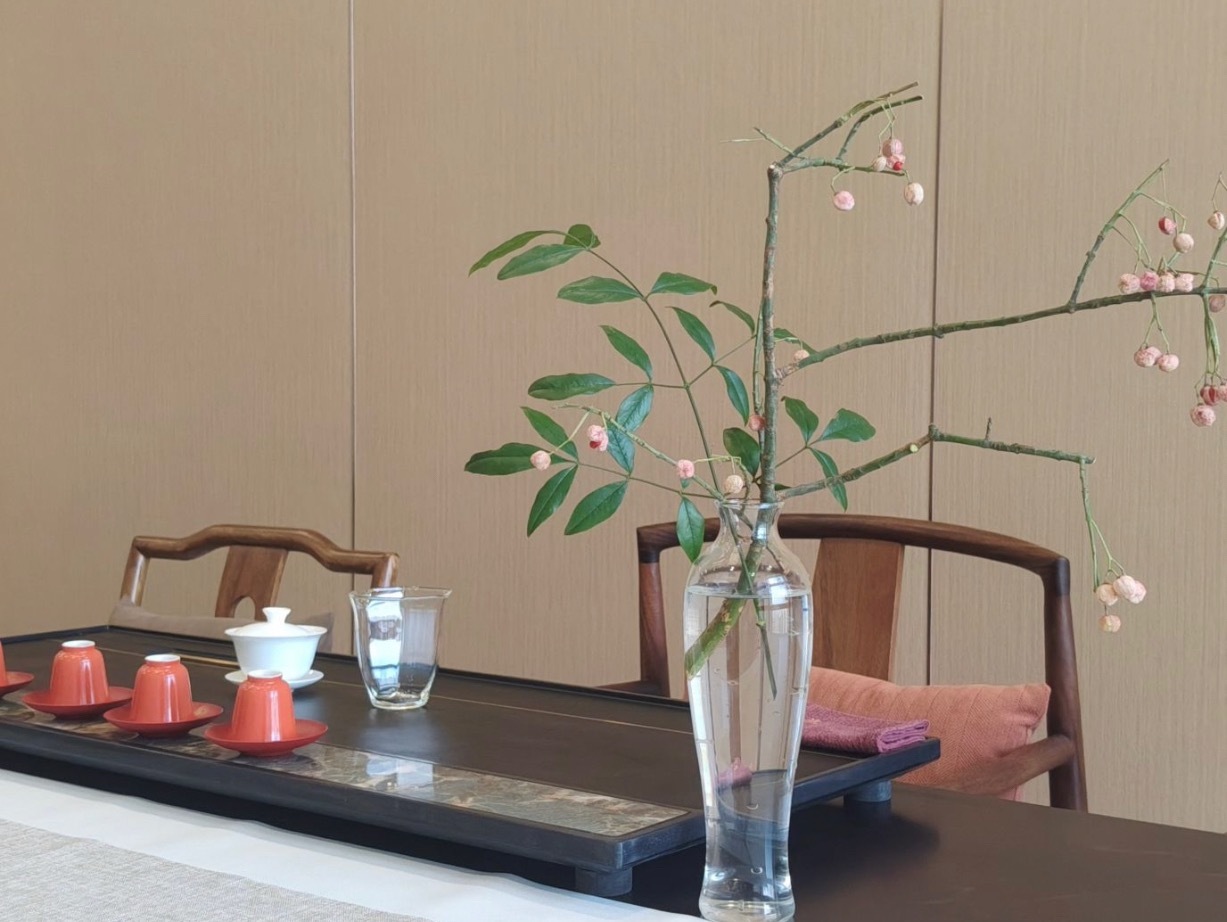 品茶赏器交友  茶本是草木之灵，天地所赐，生来便带着山野清气与日月温润，所以喝茶