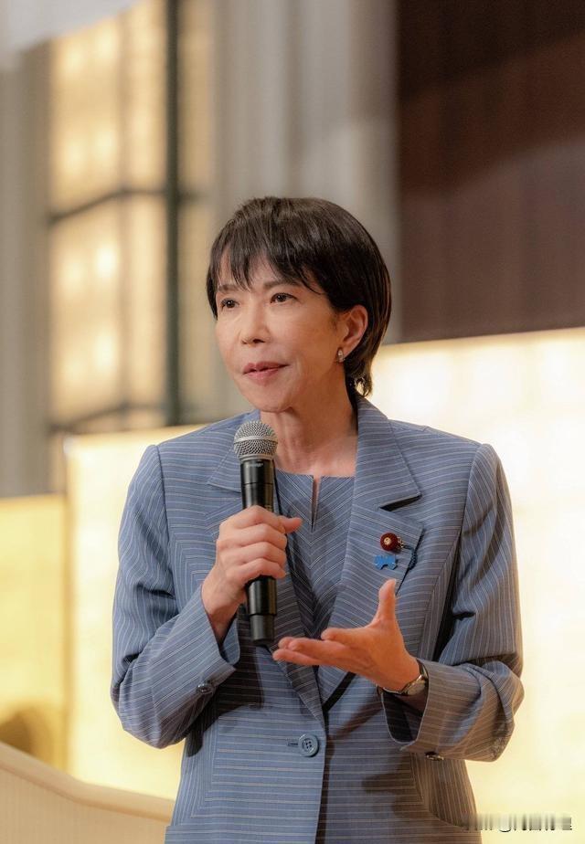 高市早苗在赌“中国会为了面子妥协”，而中国在等“高市早苗会先崩盘”

高市早苗团