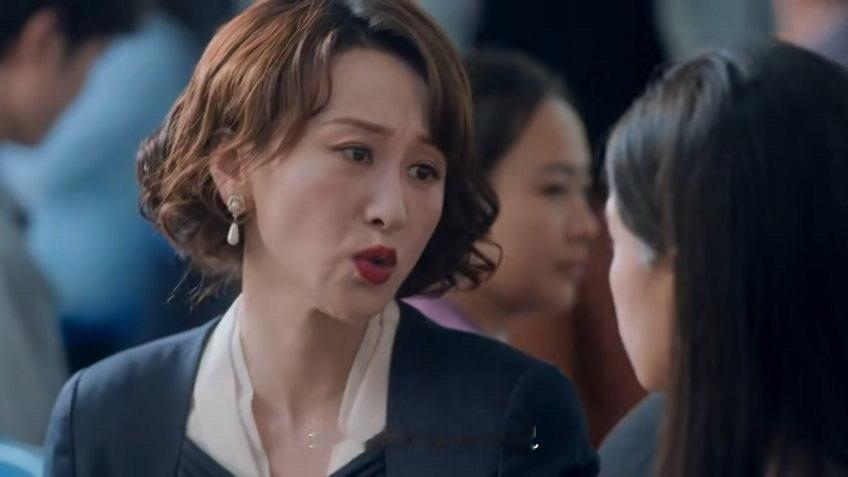 苗靖从未想走陈异从未离开 苗靖被妈妈一次次抛下，早已心寒。走出车站看到陈异静静等