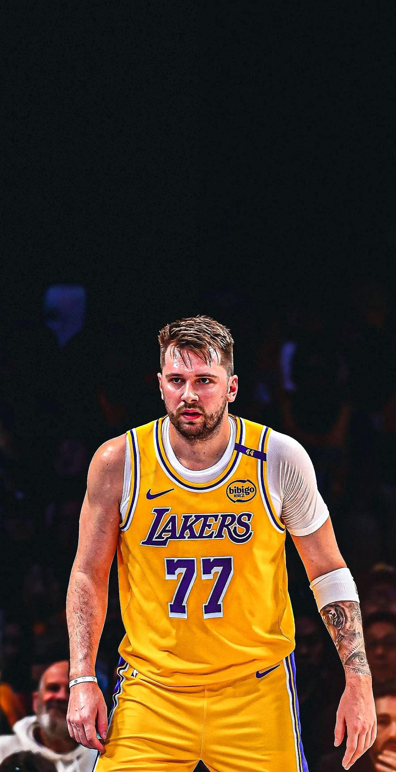 看球十多年，第一次被一个天才气笑。
东契奇在NBA的球商、节奏、传控投射，初登联