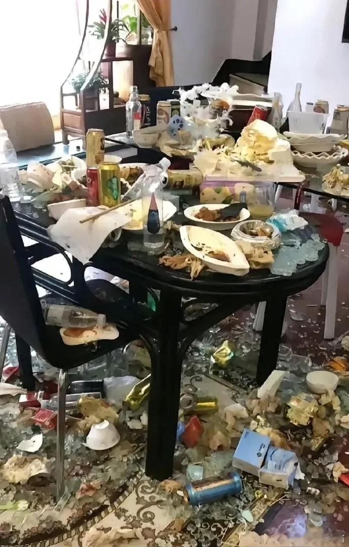 这就是我宁愿花大价钱去饭店吃饭的原因，以后绝不为了省钱在家请客吃饭了。 ​​​