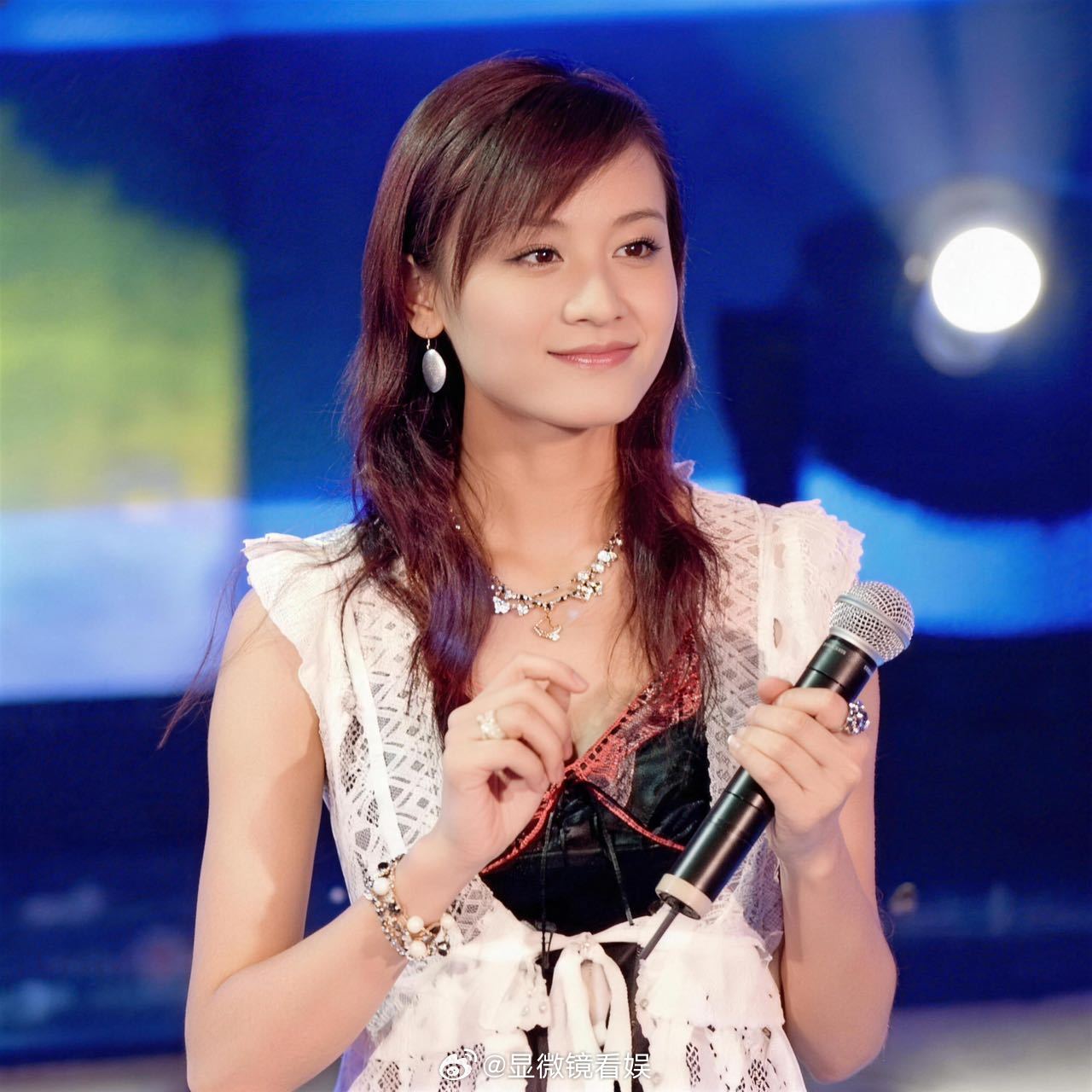 李宇春鼓励叶一茜想唱就唱 跨越21年的友情太好哭了。21年从超女到乘风，听李宇春