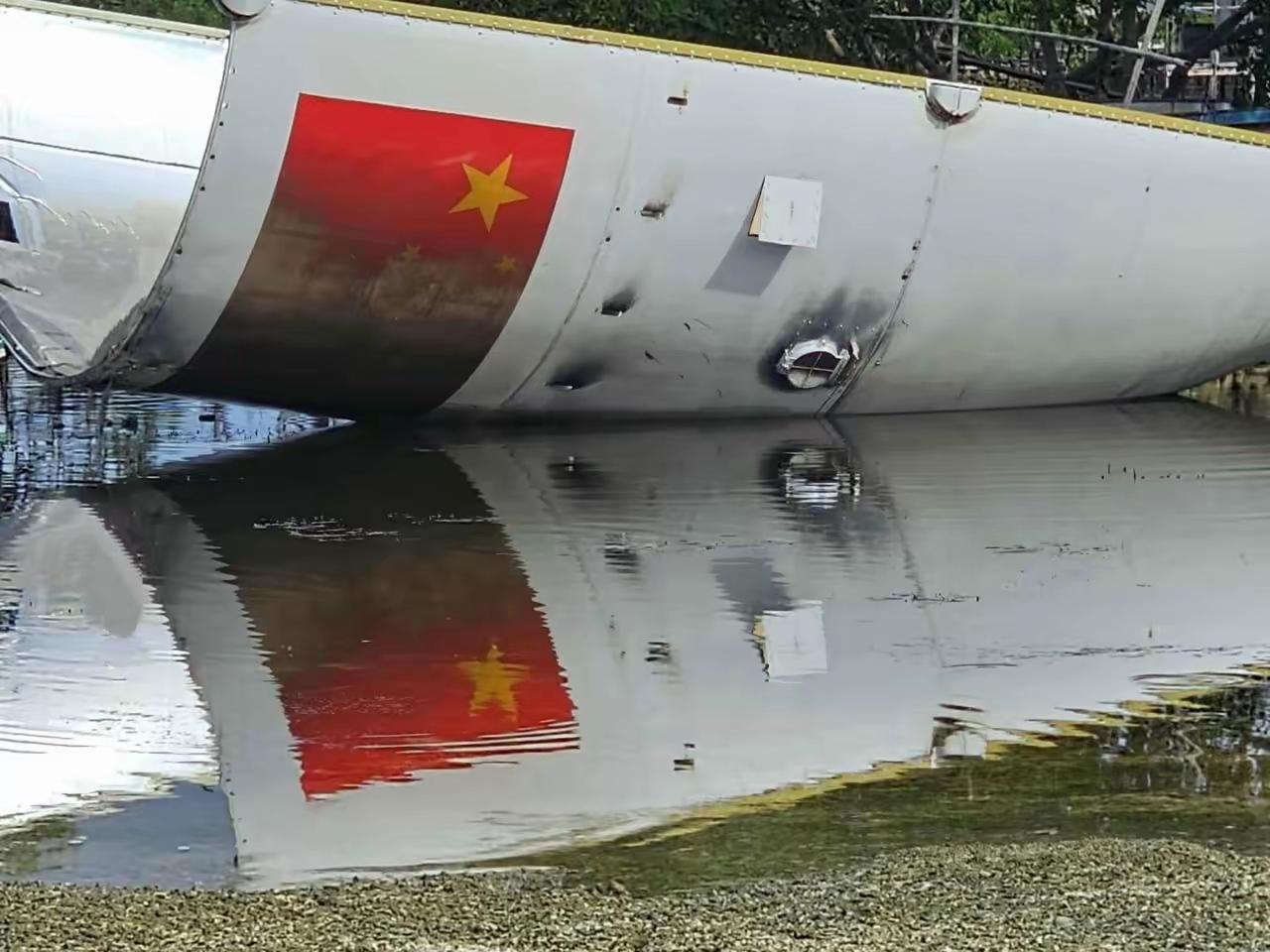 ​菲律宾民众如获珍宝。在苏禄省潘古塔兰巴朗盖苏昂布纳附近海域这时候他们发现这些火