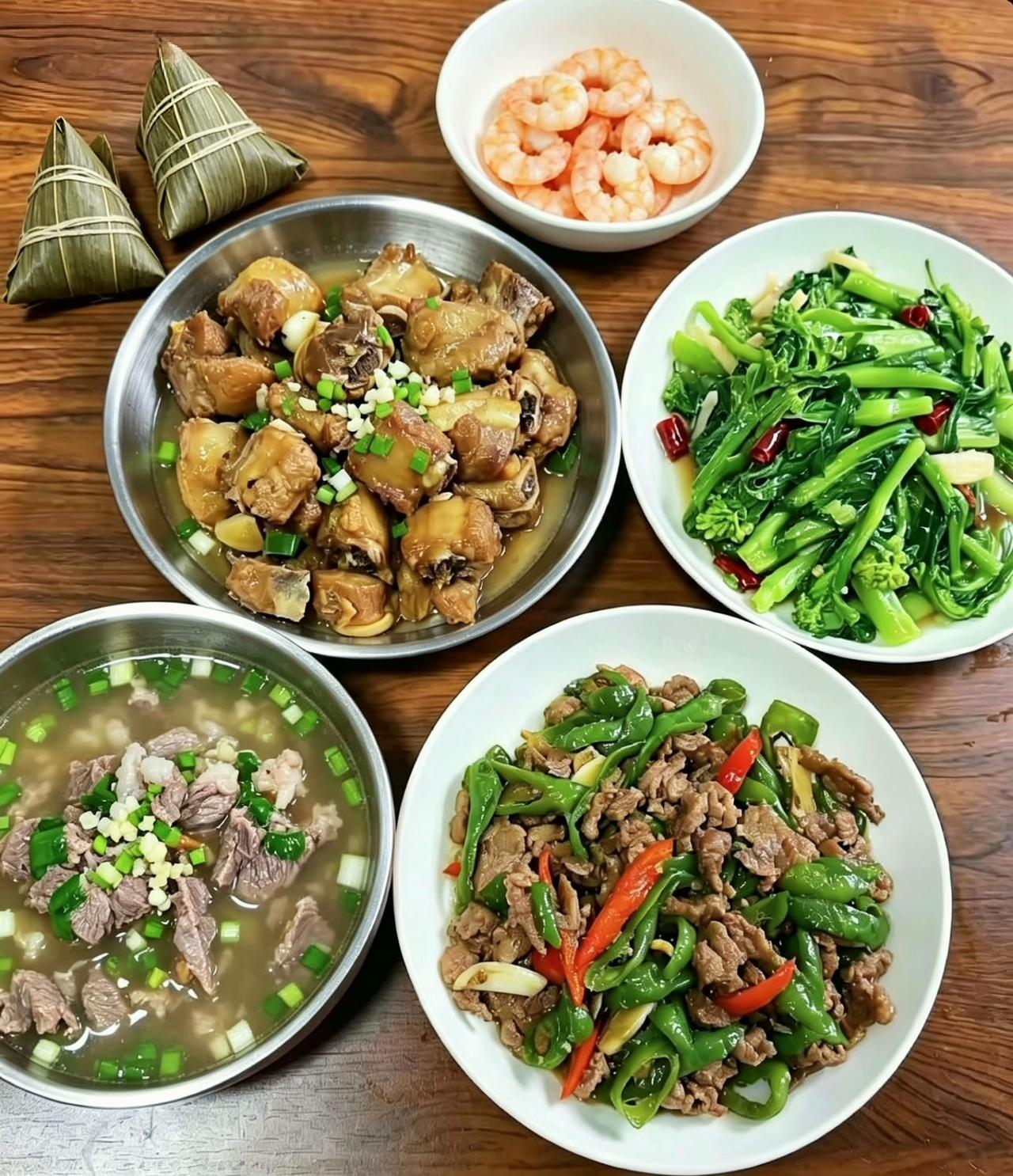 饭饱文章健。
高考第一场结束后的家常菜。没有什么大鱼大肉，但每一道都是有好彩头的