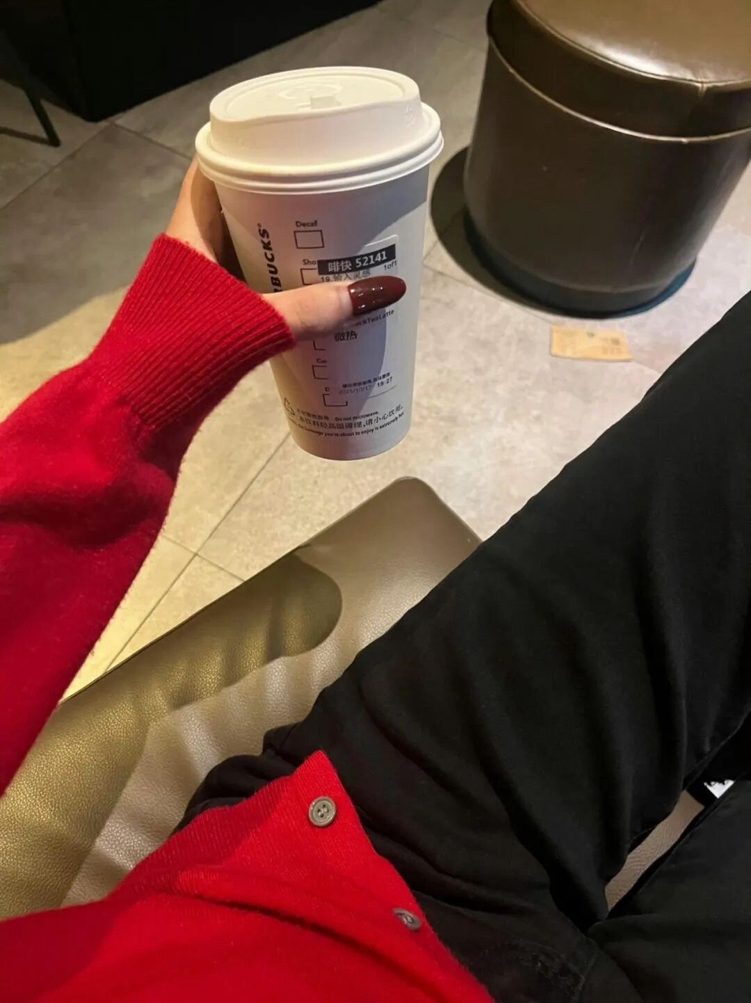 如果爱我让你很为难 那我放你走 我用决绝解决了你的纠结 祝你从此人生尽是坦途 ​