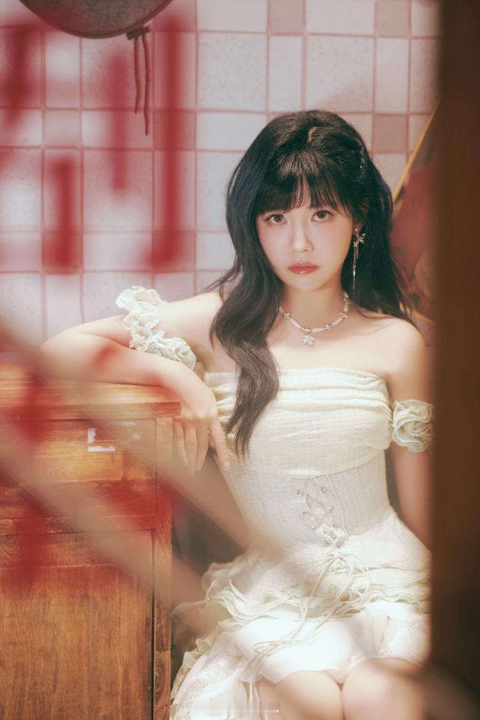 复古电话与蕾丝少女——赖美云 女明星造型 ​​​
