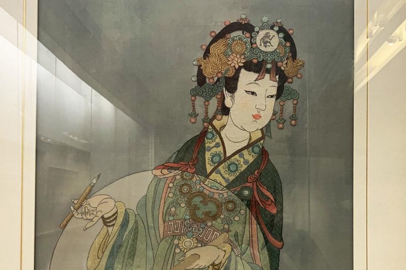 我国刺绣工艺的发明，可以上溯到远古时代。那时的刺绣还只是一种简单的绣片，或是一种