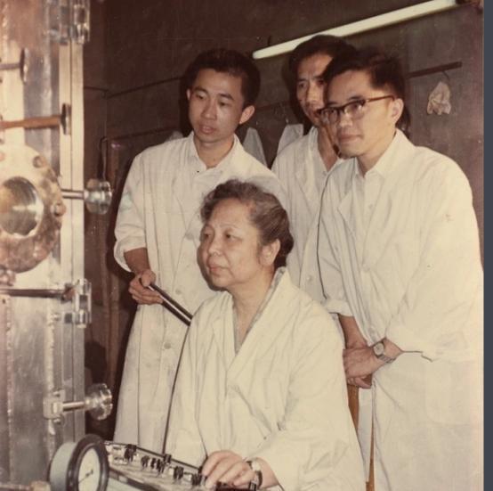 1957年，美国海关扣押了一个中国女人，将女人的全部积蓄6800美元全部没收，女
