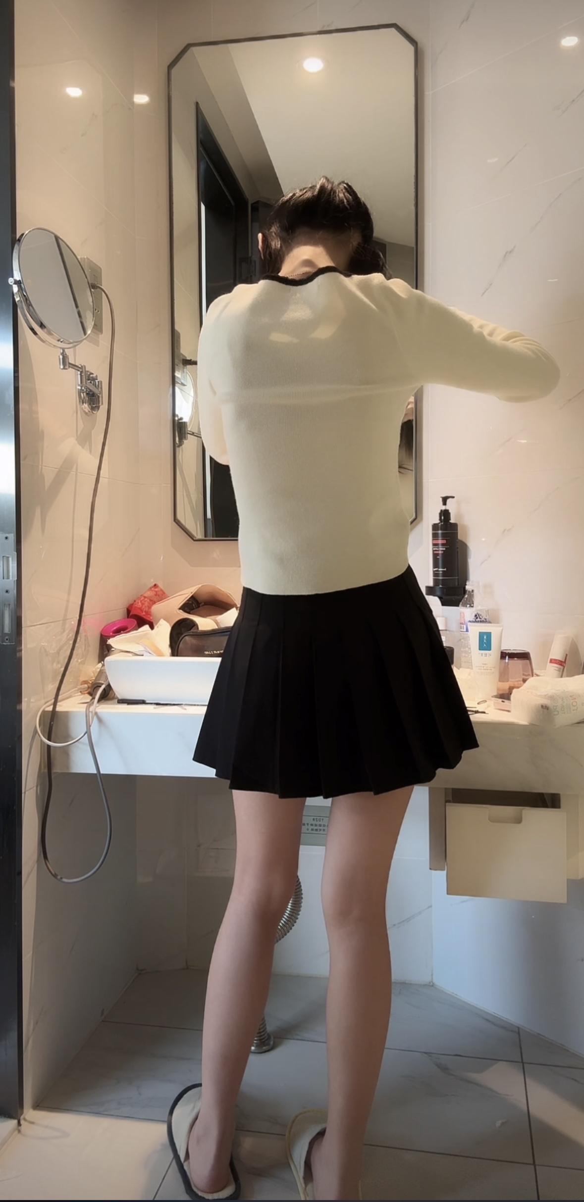 扎头发中，准备出门啦！