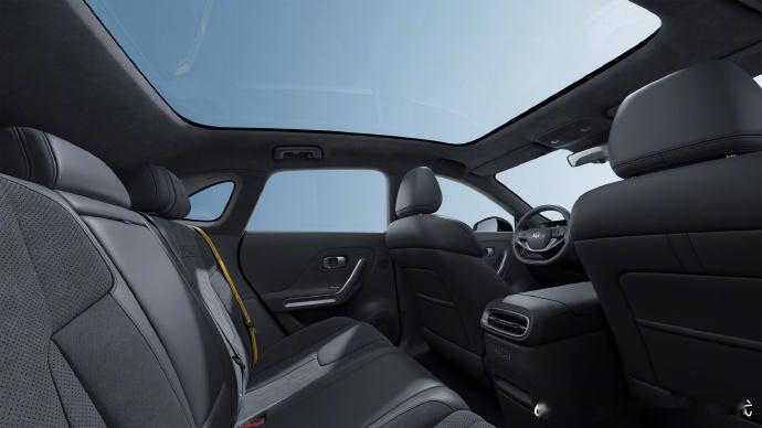 开Lafa5Ultra自己爽就对了 现在年轻人买车哪还看别人脸色啊？悦己才是唯一