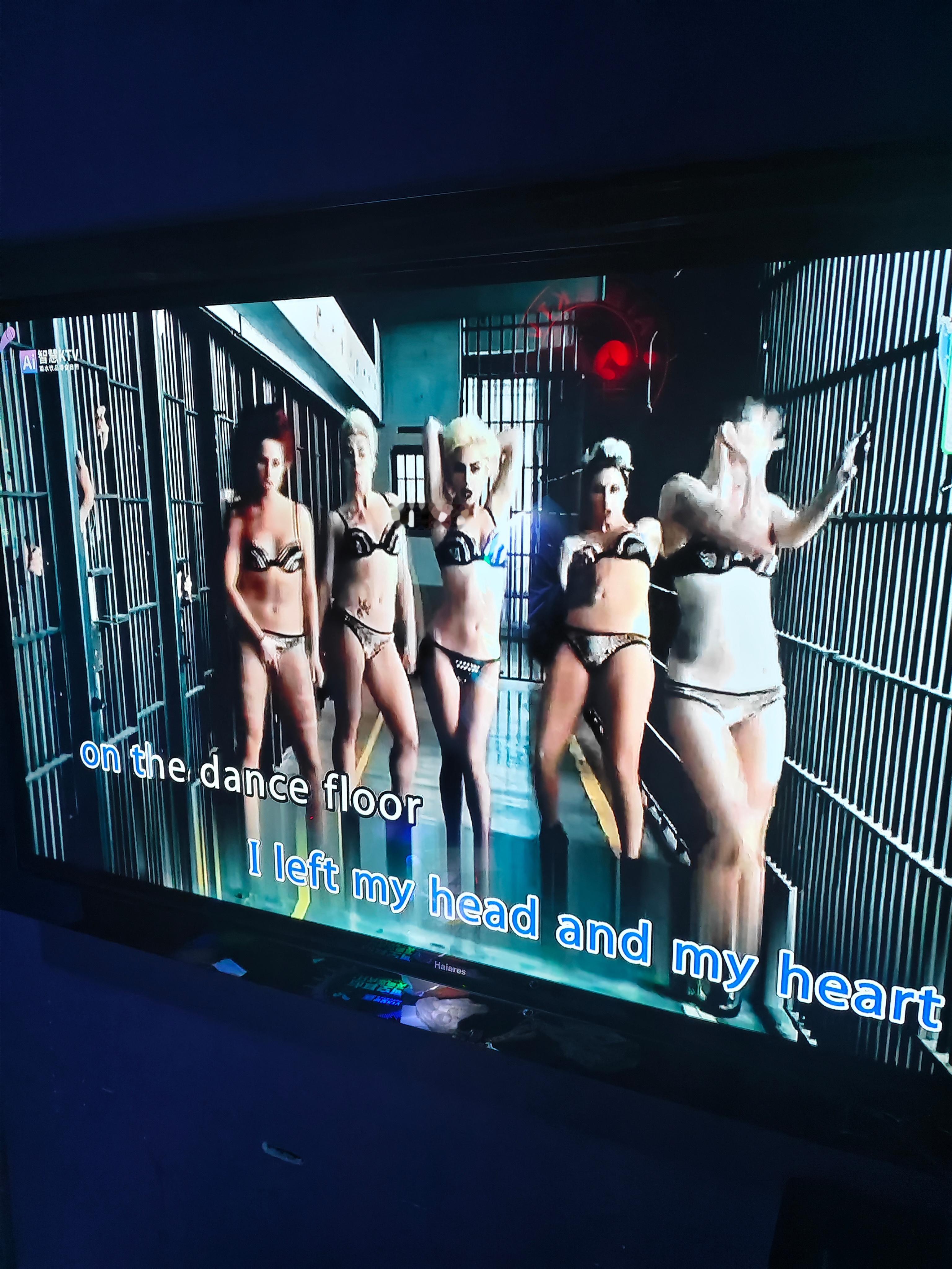 在KTV点了一首lady gaga，室友问我这是簧片吗 