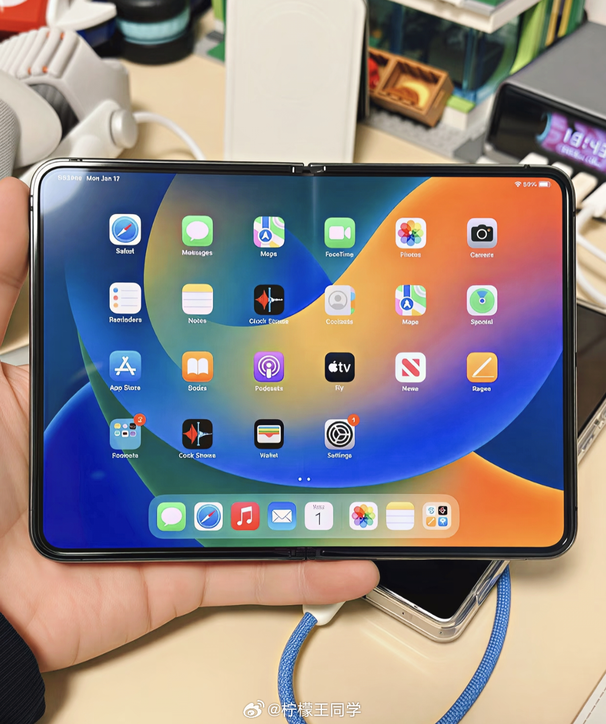 苹果最贵手机要来了iPhone Fold今年9月会和iPhone18 Pro系列