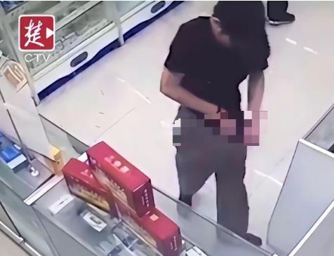 湖北一男子从药店买了一盒“伟哥”，吃完却发现没有任何反应，他觉得药是假的，为了报