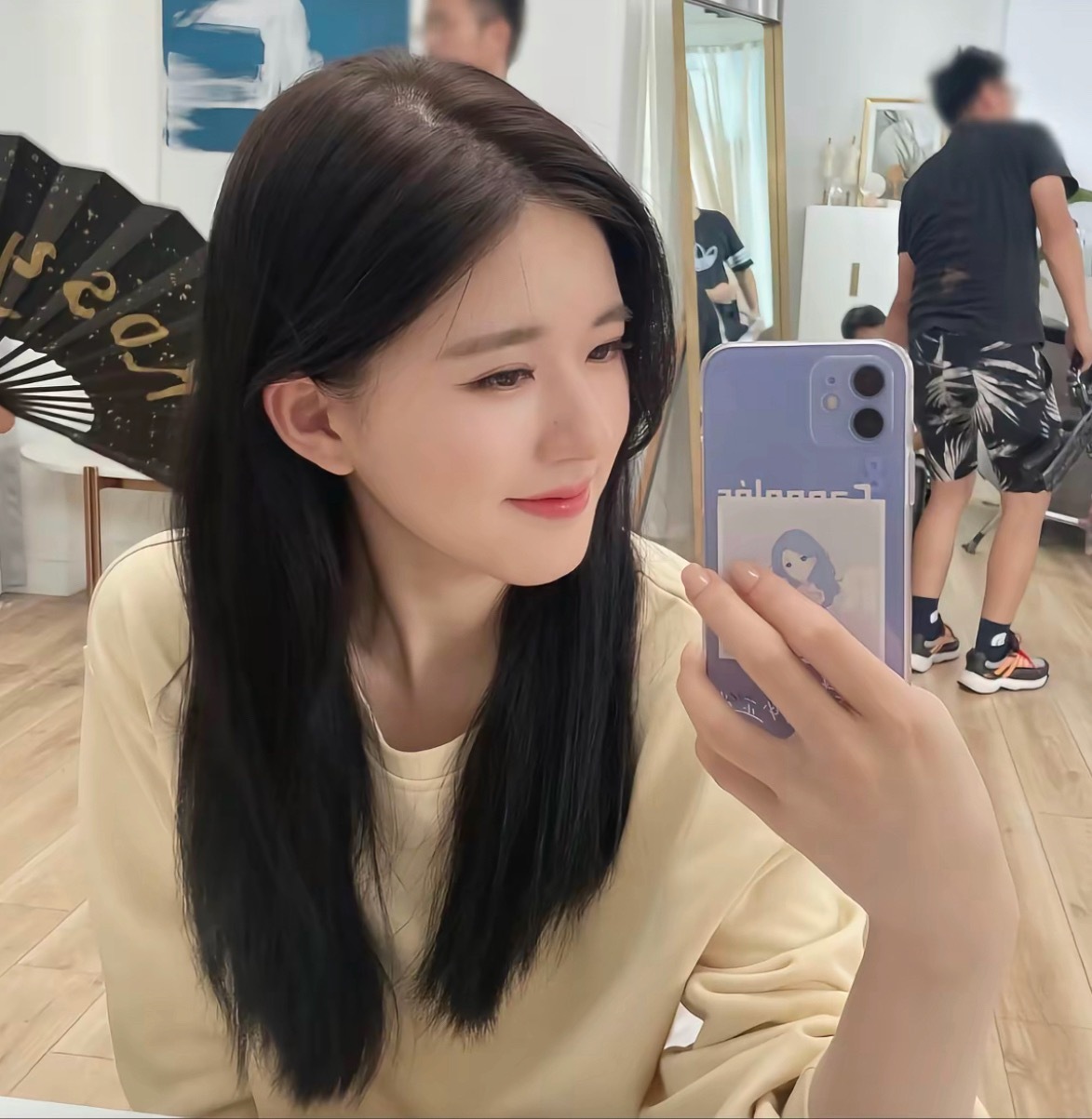 露思的对镜自拍🤳🏻…从苹果11到17留下了好多美萌瞬间… 