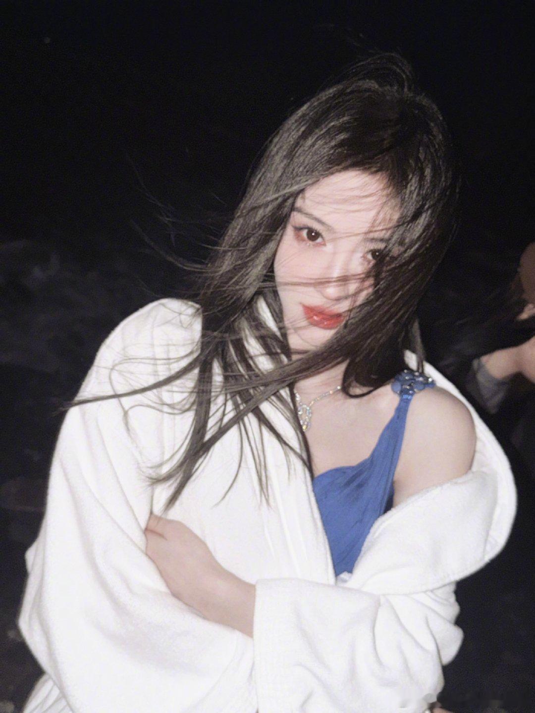 jjy鞠婧祎露芜衣 jjy鞠婧祎姜黎非时常讨厌自己圆圆的脸蛋 直到你说好可爱\(