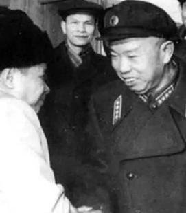 1928年深夜，开国大将王树声躲到农妇家。“砰砰”几声枪响过后，外面大喊：“抓住