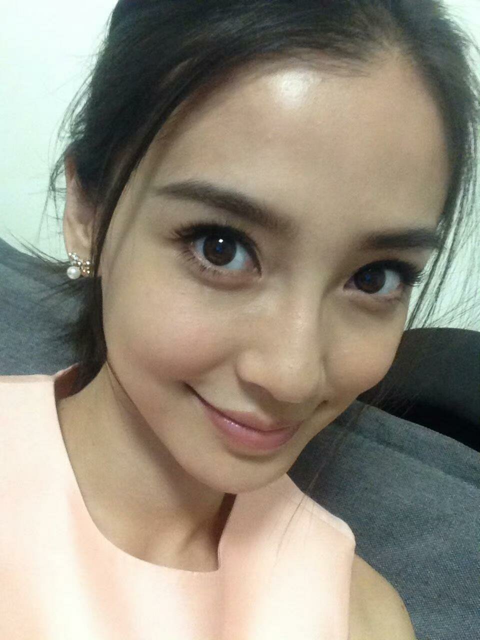 angelababy angelababy “我的眼睛是一台相机📷以爱的名义记