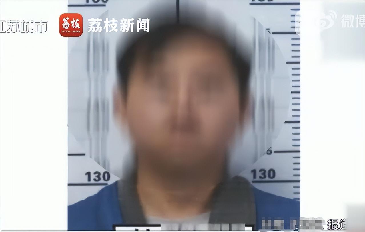 江苏南通，一男子寂寞难耐，进入按摩店找了女技师，发生了不应该的事情，没想到被当场