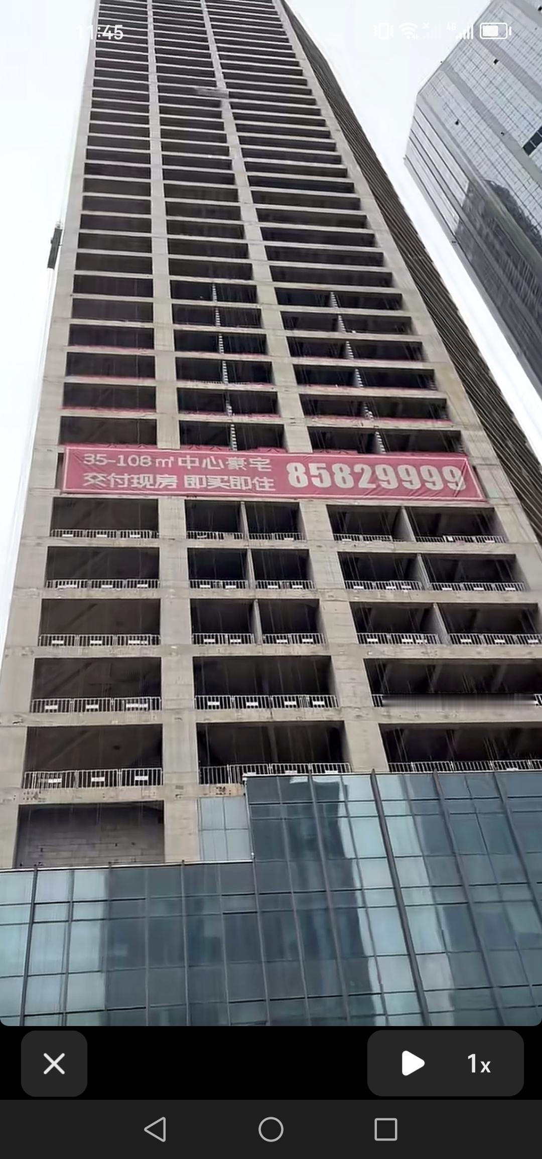 长春市宝新大厦自复工以来，进展速度不算快，龙骨已安装完毕，但幕墙施工进度依旧迟缓