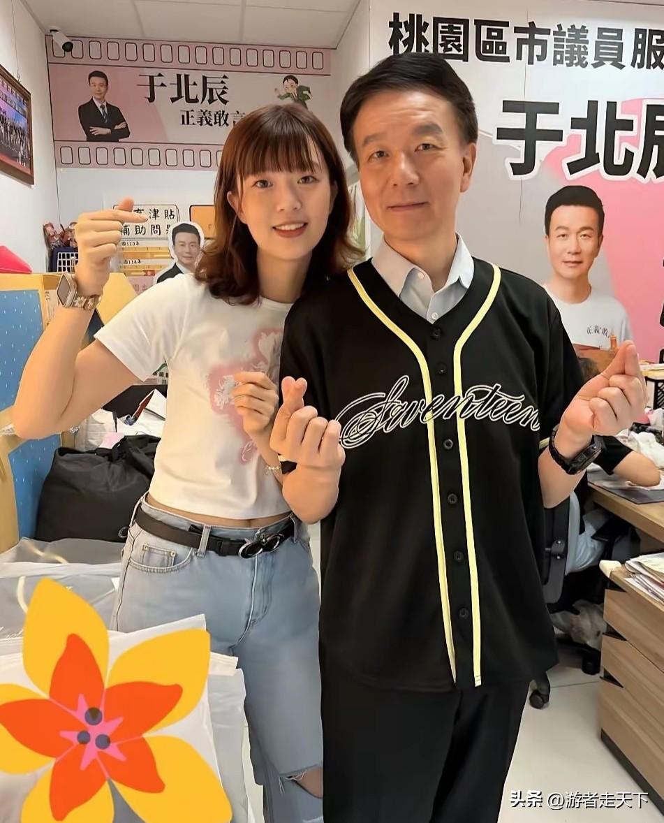 于北辰和他的漂亮女儿。
绿营著名评论员于北辰，发表过很多惊人之语，比如一枚导弹的