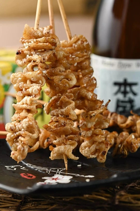 怪不得都说减肥千万别吃皮确实，鸡皮、鸭皮这类动物皮脂肪和热量较高，减肥期间吃多了