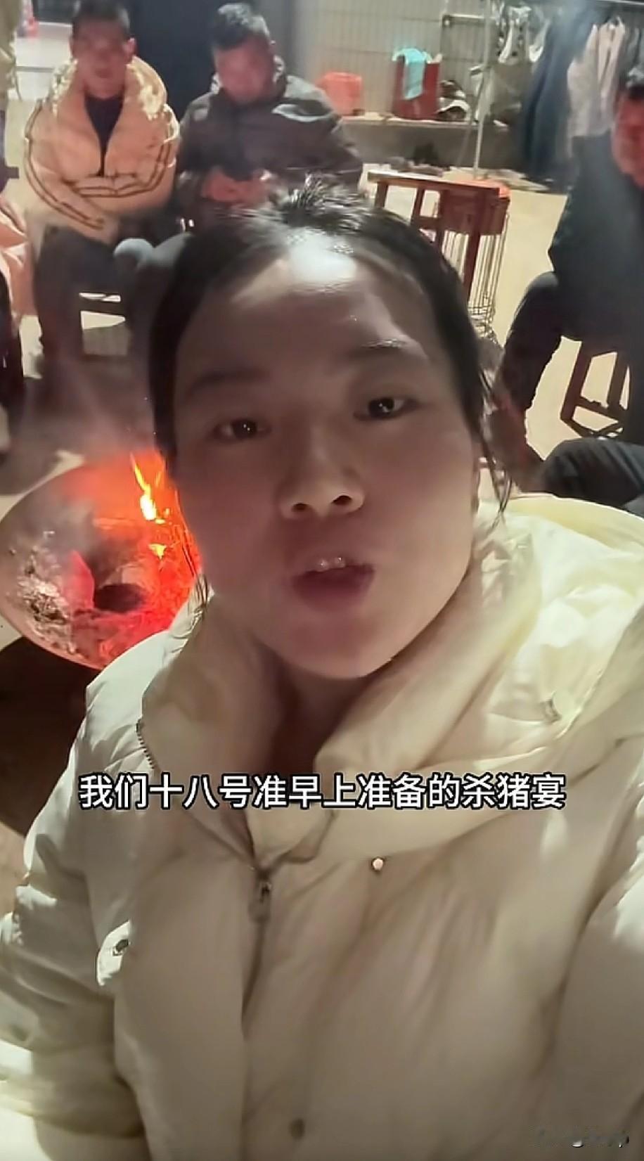 重庆女子喊话帮忙管“刨猪汤”火了后
湖南妹子也喊话18号帮忙杀年猪
结果附近湘潭