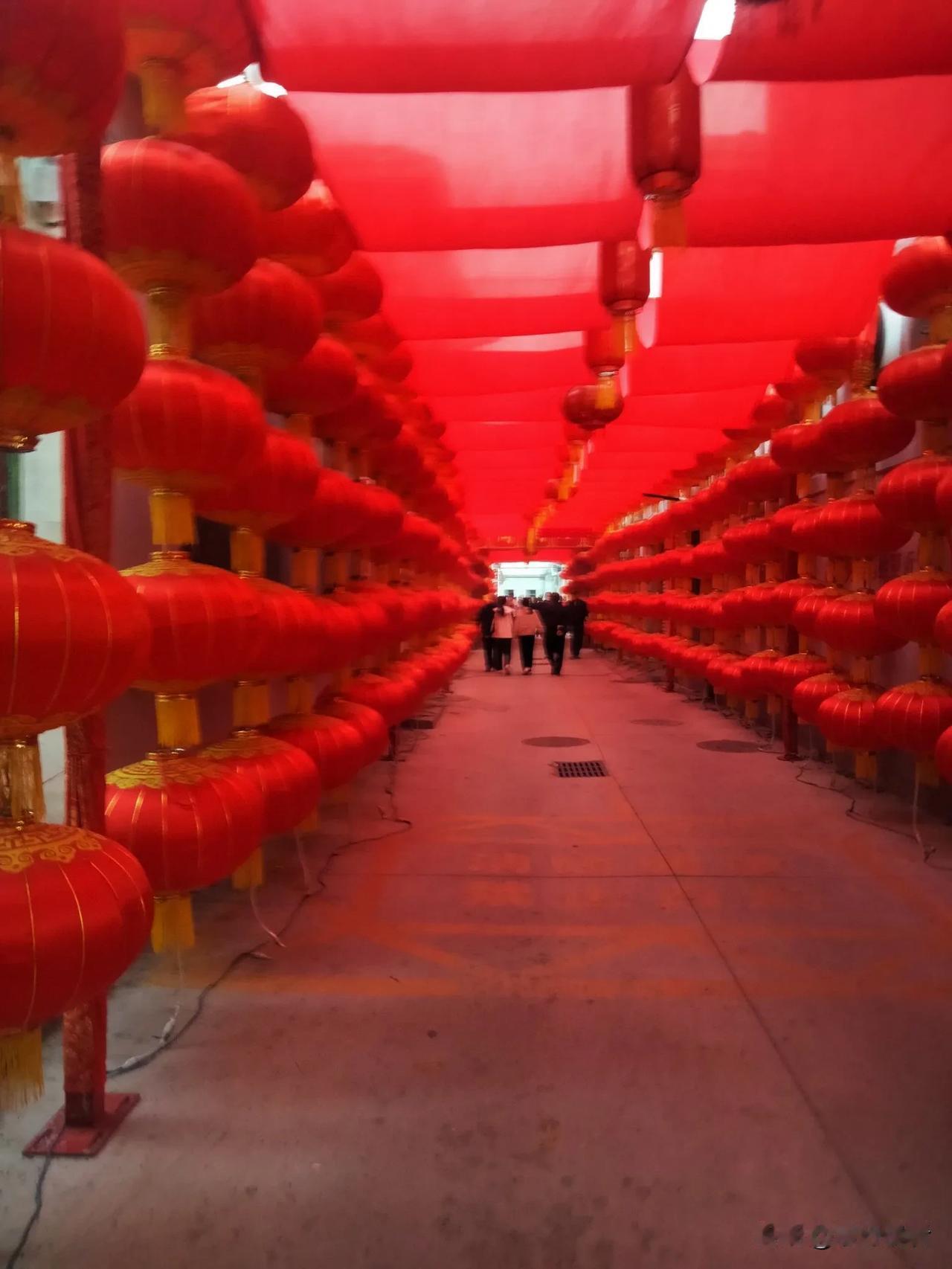 五一小长假，主要做些啥？

送情，掏份子钱。

亲戚朋友家有喜事，窜忙，送情，掏