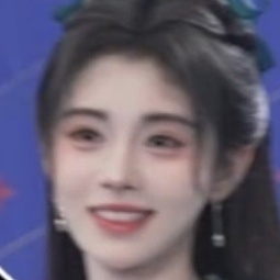 放个了了在这里 你们不要欺负她 