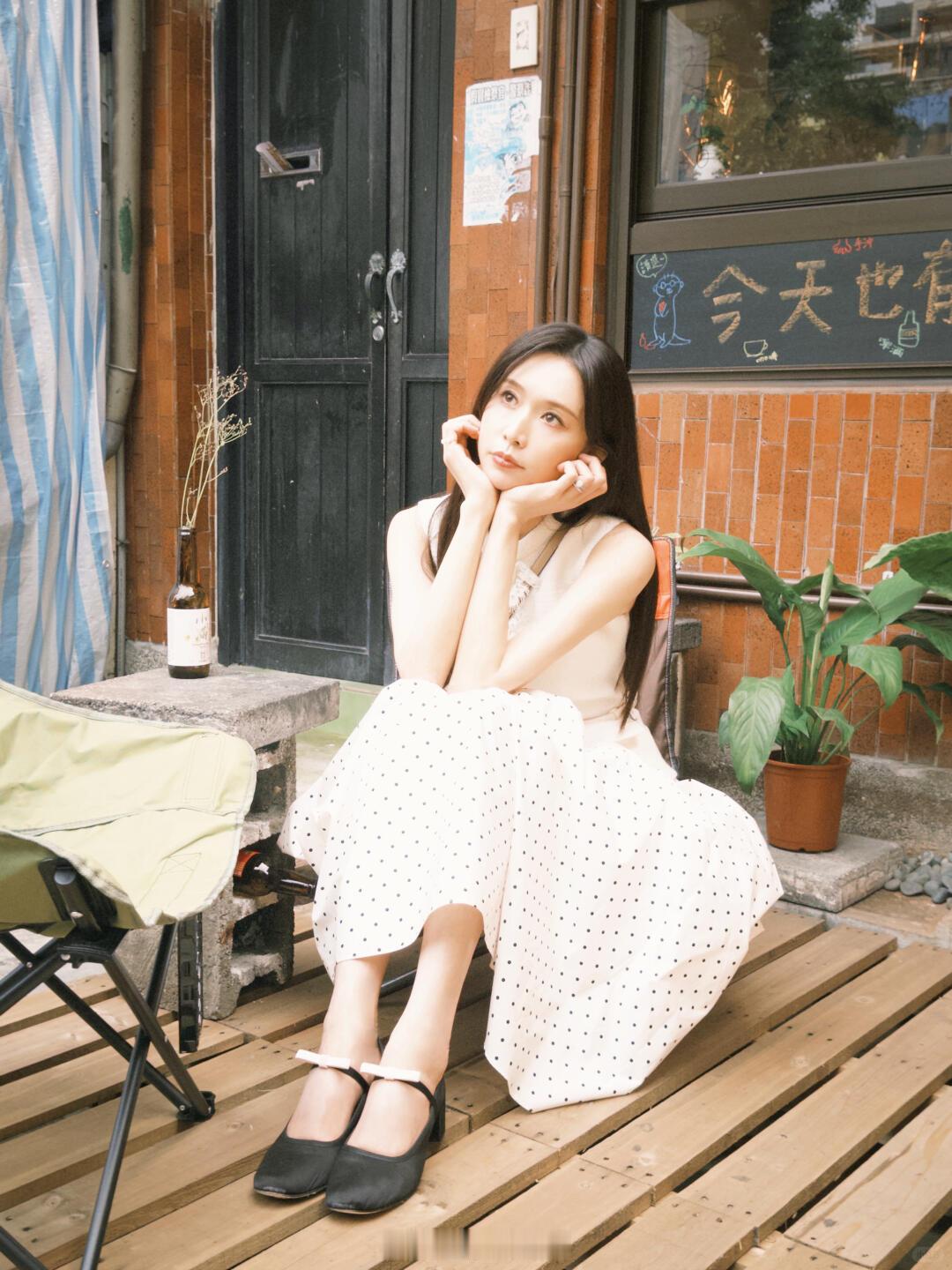 林志玲在非洲参与人道医疗援助褪去明星光环低调奔赴非洲，林志玲投身无国界医生人道医