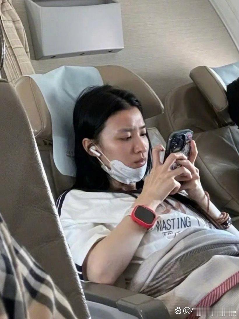 王楚然素颜被审判，你们觉得这素颜如何？ ​​​