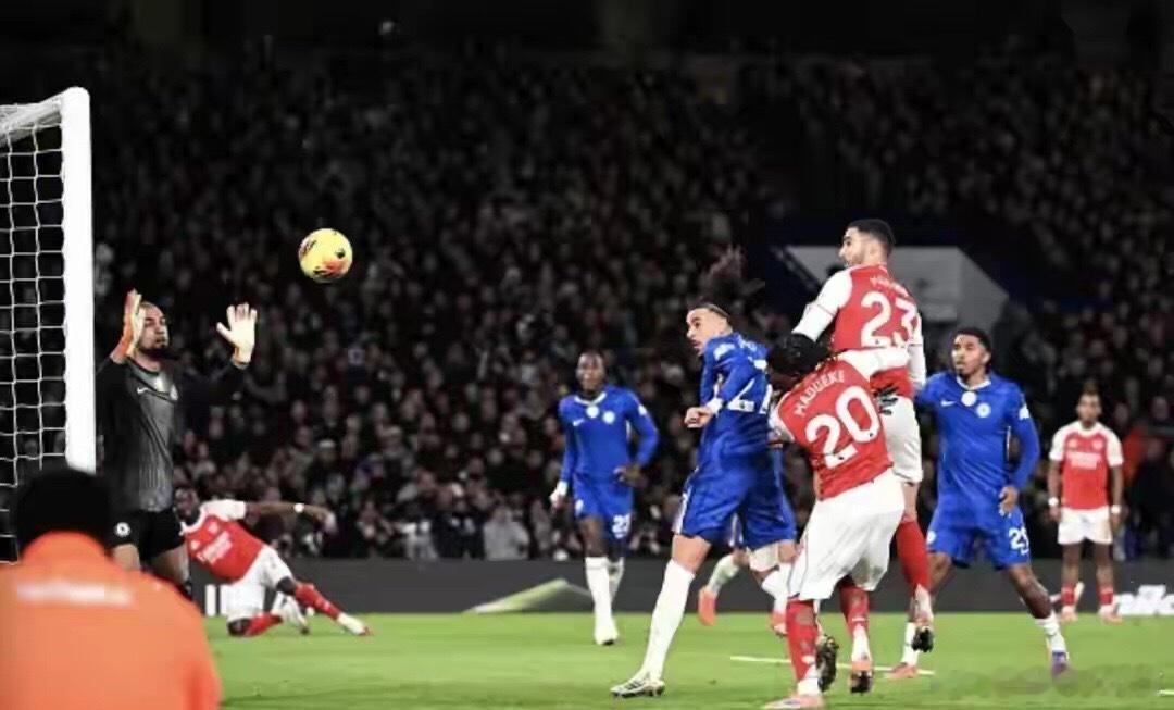 英超疯狂一夜！阿森纳1-1切尔西 利物浦曼联回暖 积分榜大洗牌英超第13轮迎来焦