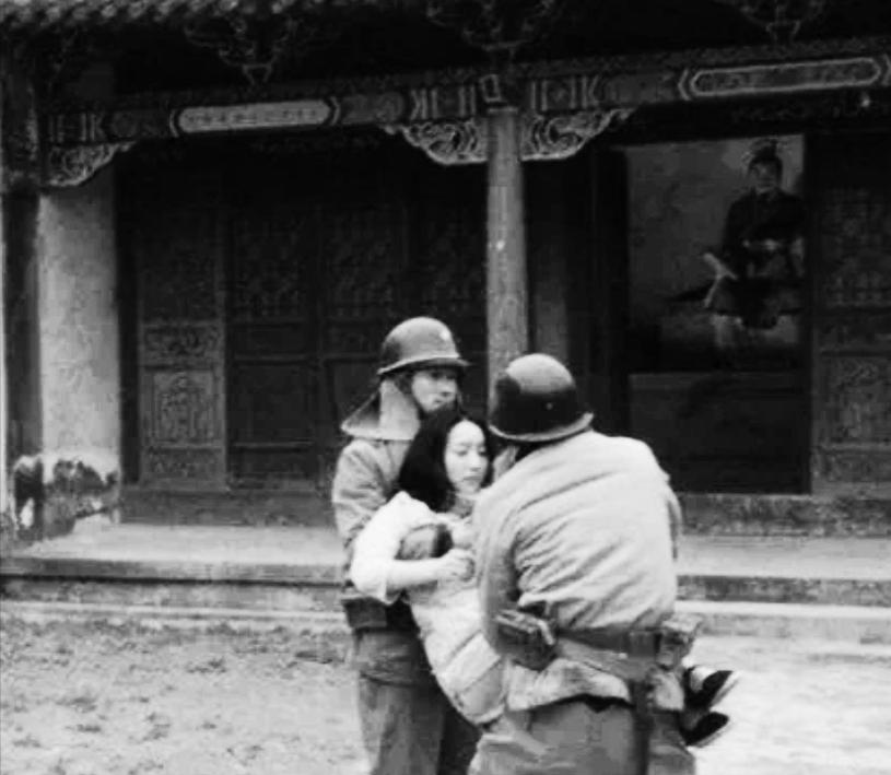 1941年，平江县的十七岁少女李蕊芳，应同学陈学清的邀约，去了他家串门。

李蕊