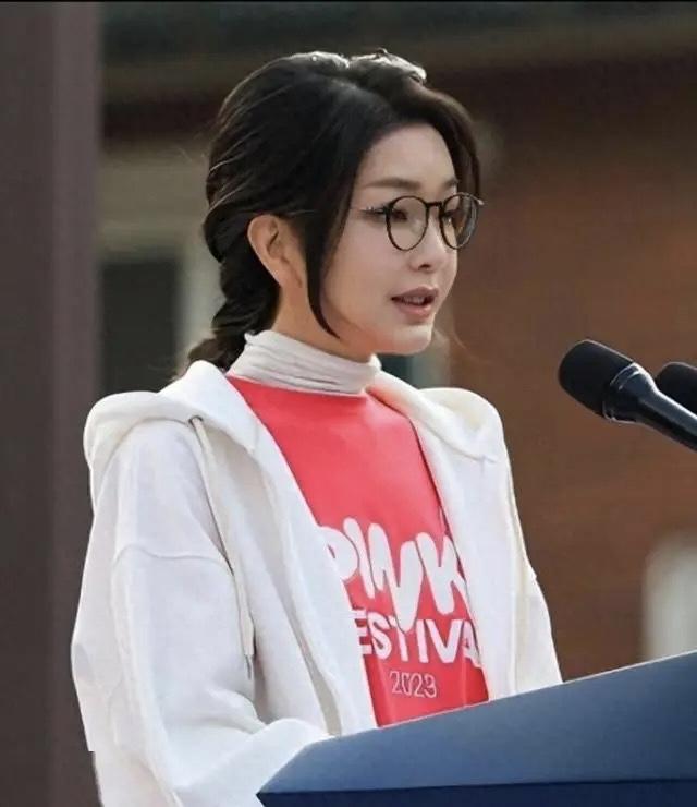 金建希的最新口供确实对尹锡悦的处境产生了重要影响，但其作用更准确地说是加剧了尹锡