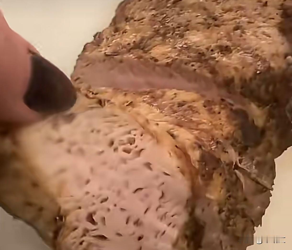 美国大姐煮猪肉煮出“瑞士奶酪”！满是孔洞吓懵网友，这合理吗？
 
美国大姐这波操