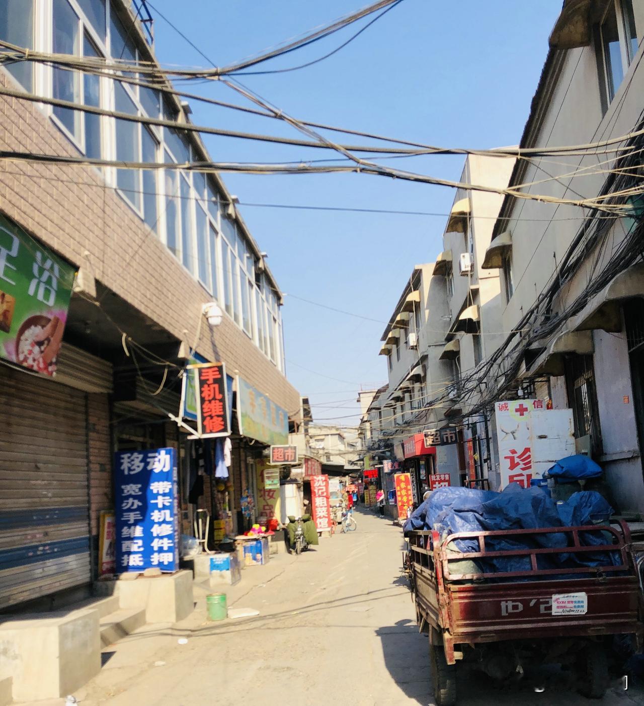 济南主城区老旧小区原拆原建推进有难度，不妨在城中村搞一搞原拆原建。
老破小原拆原