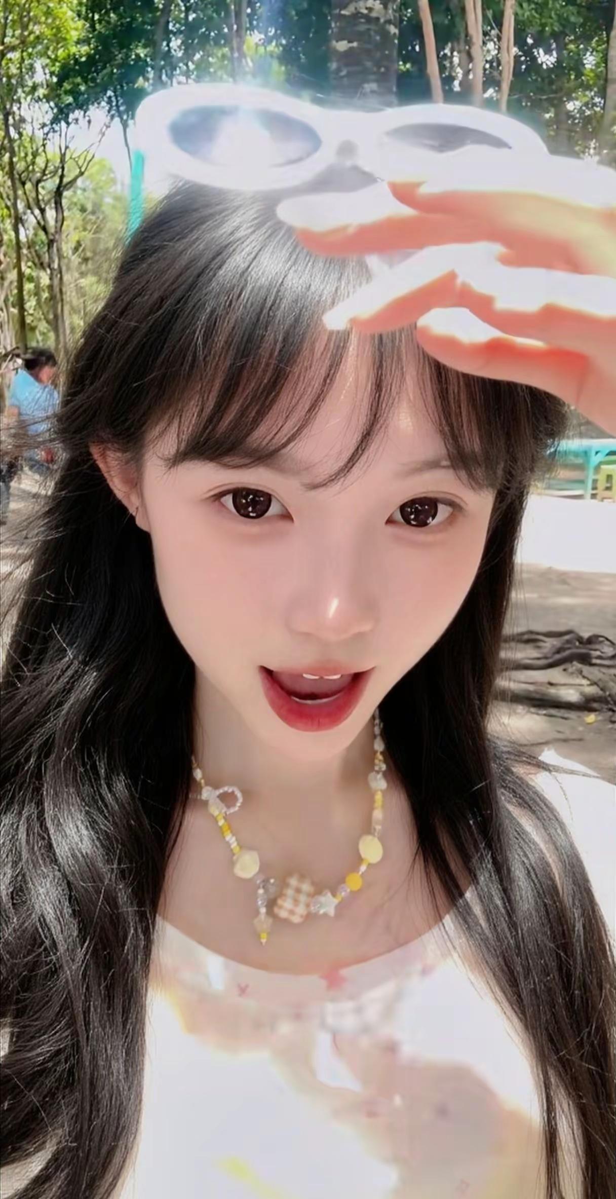 夏天啊，我来了。沙滩穿搭 海边甜妹穿搭 甜妹度假风 沙滩元气少女