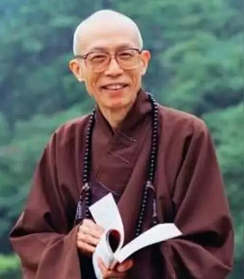 圣严法师：心伤无结，释怀方得自在。人世修行，万般磨难，皮肉苦楚皆易渡，唯有心病最