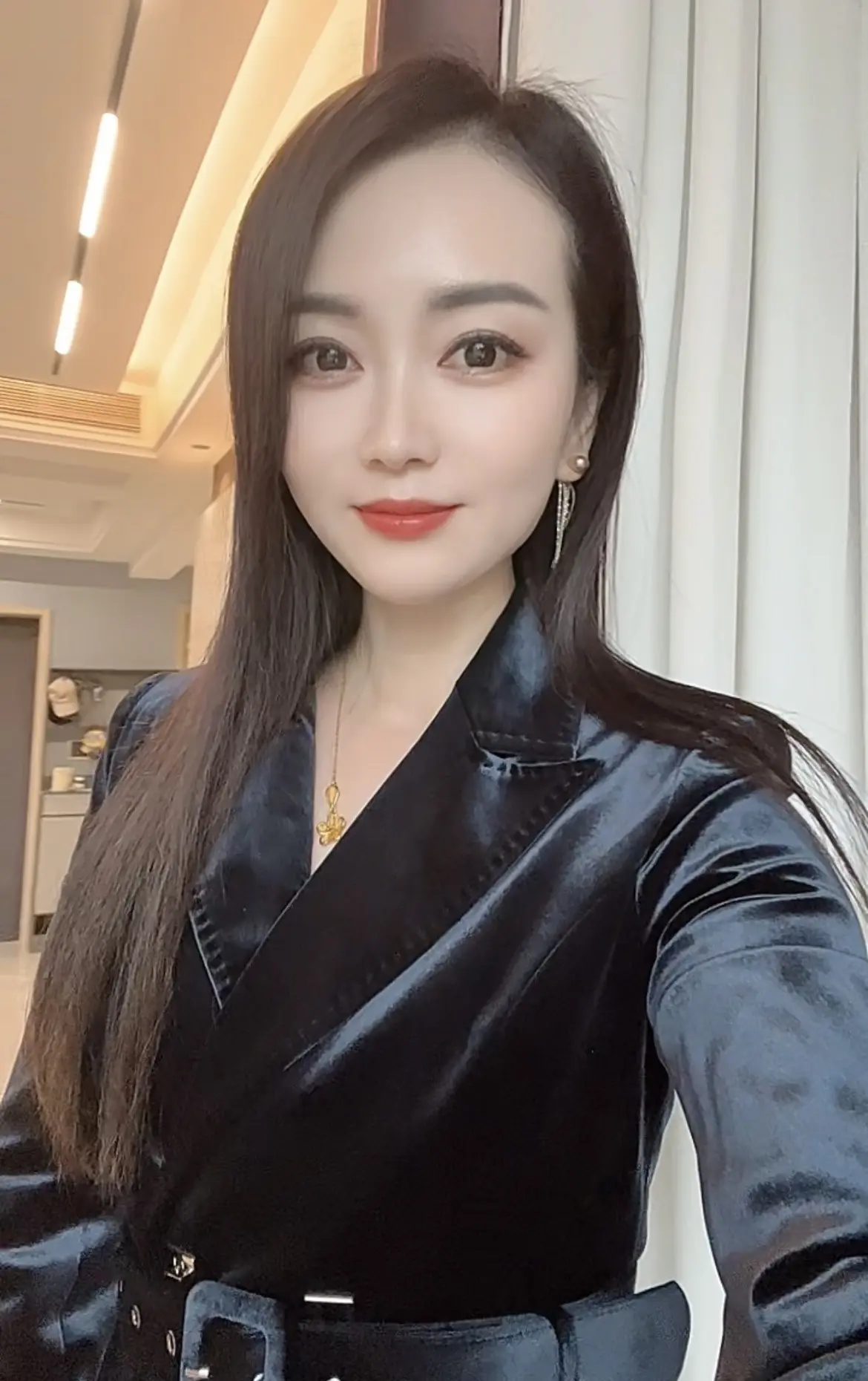 宝，别老给少女发信息，给姐发，姐也是读过书认识字的人