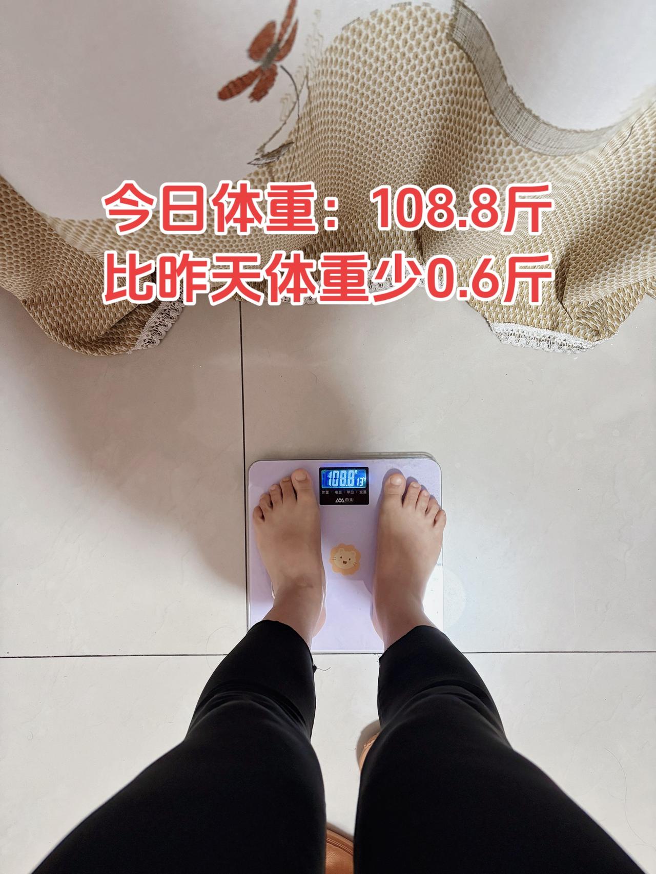 泪水打湿我的减脂餐，今日体重108.8斤⬇️0.6斤
今日减脂早餐：土豆+鸡蛋+