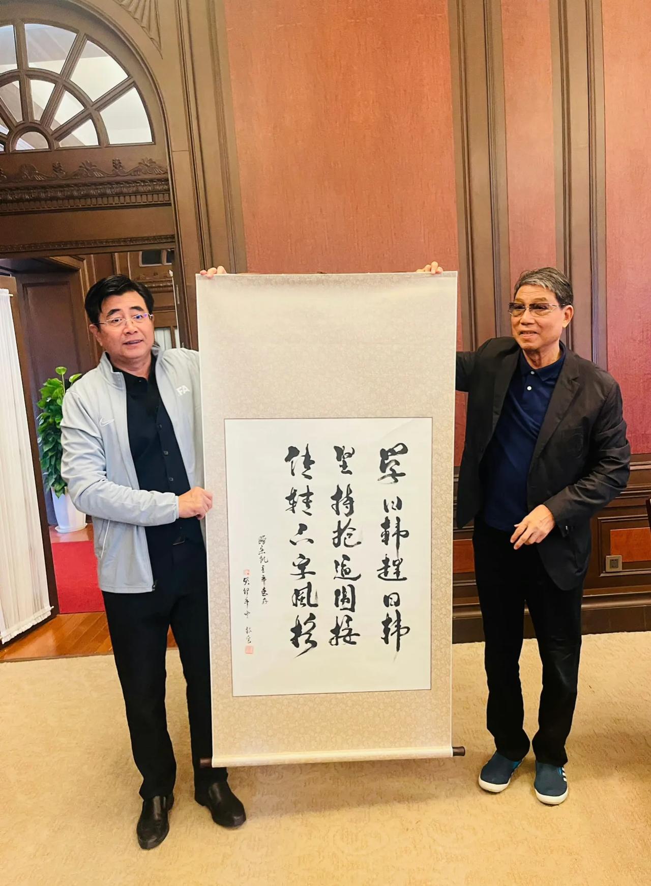 未来中国足球的发展，势必要靠这幅字了？[恐惧]足协主席宋凯理解的透彻吗？“足球从