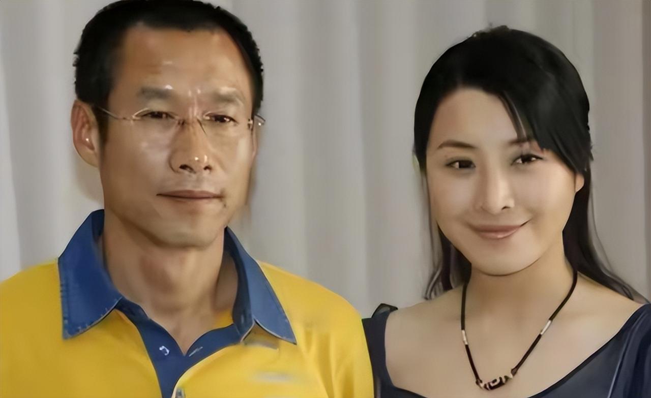 谁能想到，戏骨刘佩琦的背后，藏着一段低调却滚烫的爱情。他与妻子孟天骄携手走过37