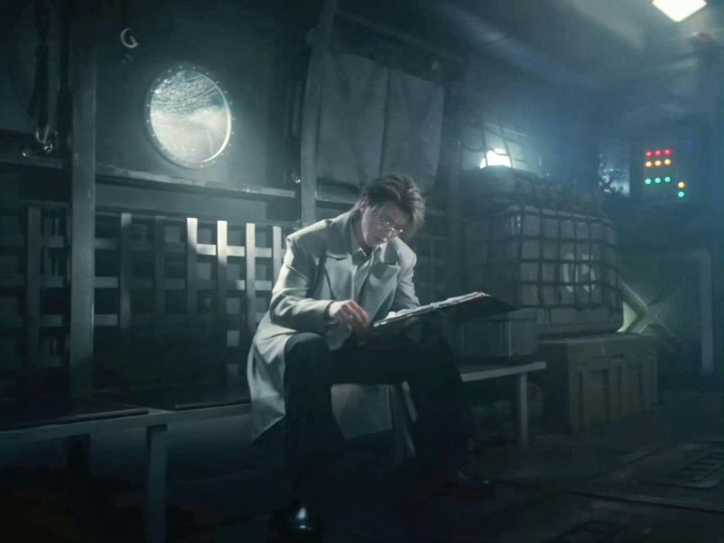 蔡徐坤的镜头救赎感蔡徐坤这组照片张力拉满了！密闭舱室里眼神凌厉如战场利刃，冷硬工