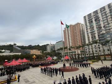【转发祝福！澳门12月20日升旗仪式】今早，澳门特区政府在金莲花广场举行隆重升旗